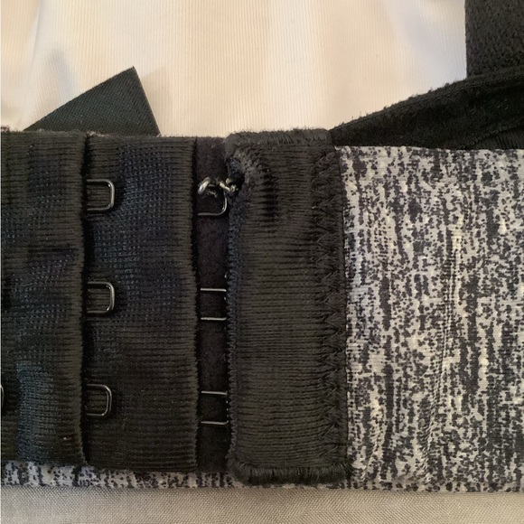 PINK VS ~ Sports Bra - Picture 8 of 9